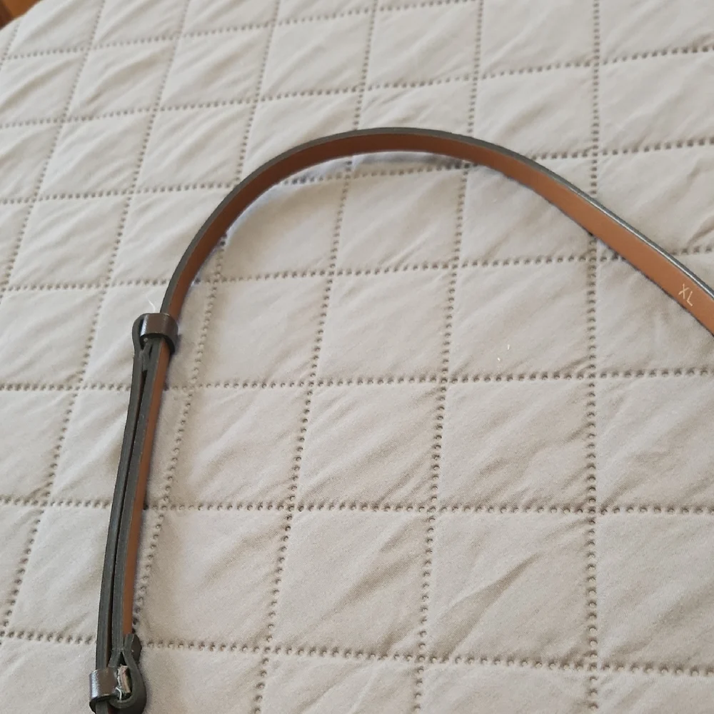 Elegant Brown Leather Belt with Gold Buckle - Picture 5 of 5